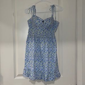 Floral print mini dress.